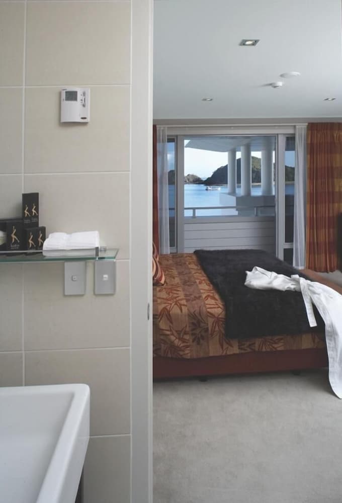 The Waterfront Suites Heritage Collection 50/50