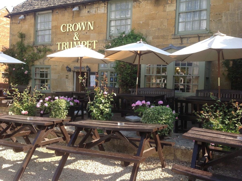 Crown and Trumpet Inn 10/43