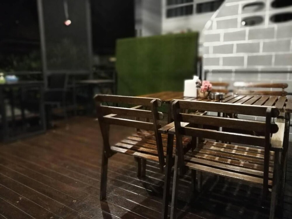 White Monkey Guesthouse 52/56