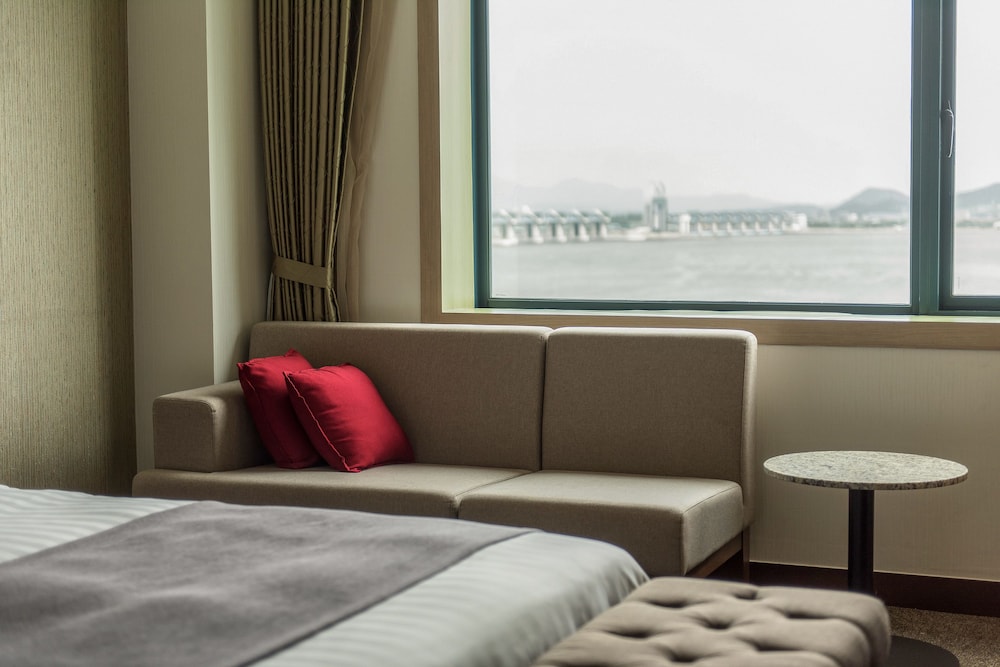 Shangria Beach Tourist Hotel 10/50