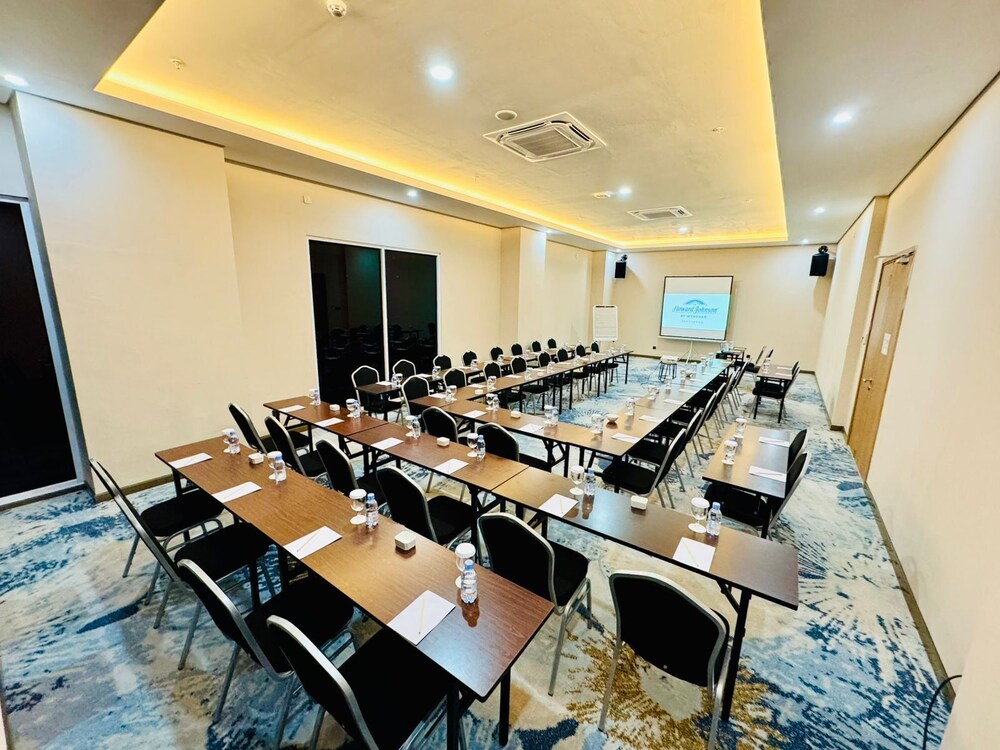 Howard Johnson By Wyndham Tangerang 54/62