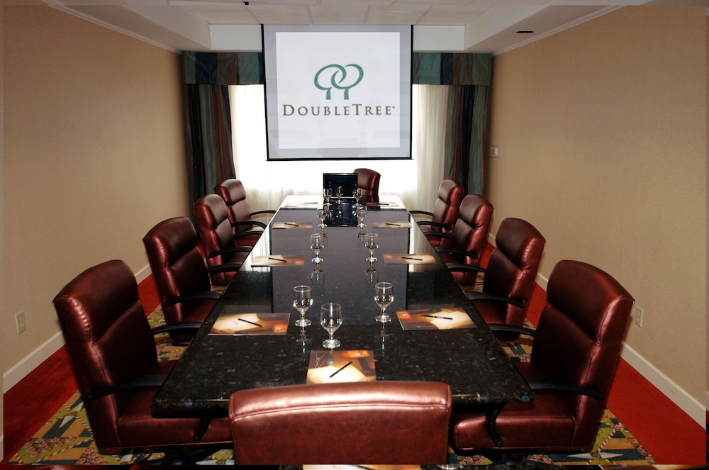 Doubletree By Hilton Fayetteville 41/43
