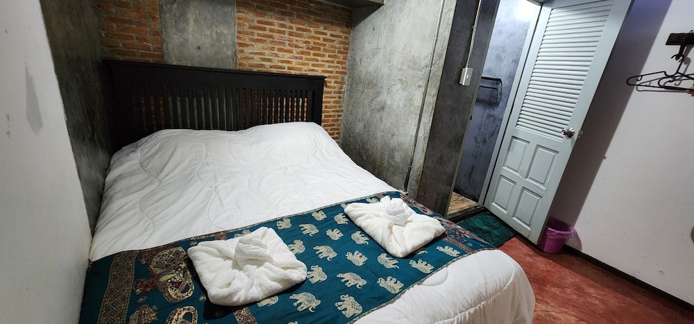 Retro Lanna Hostel Chiangmai photo3