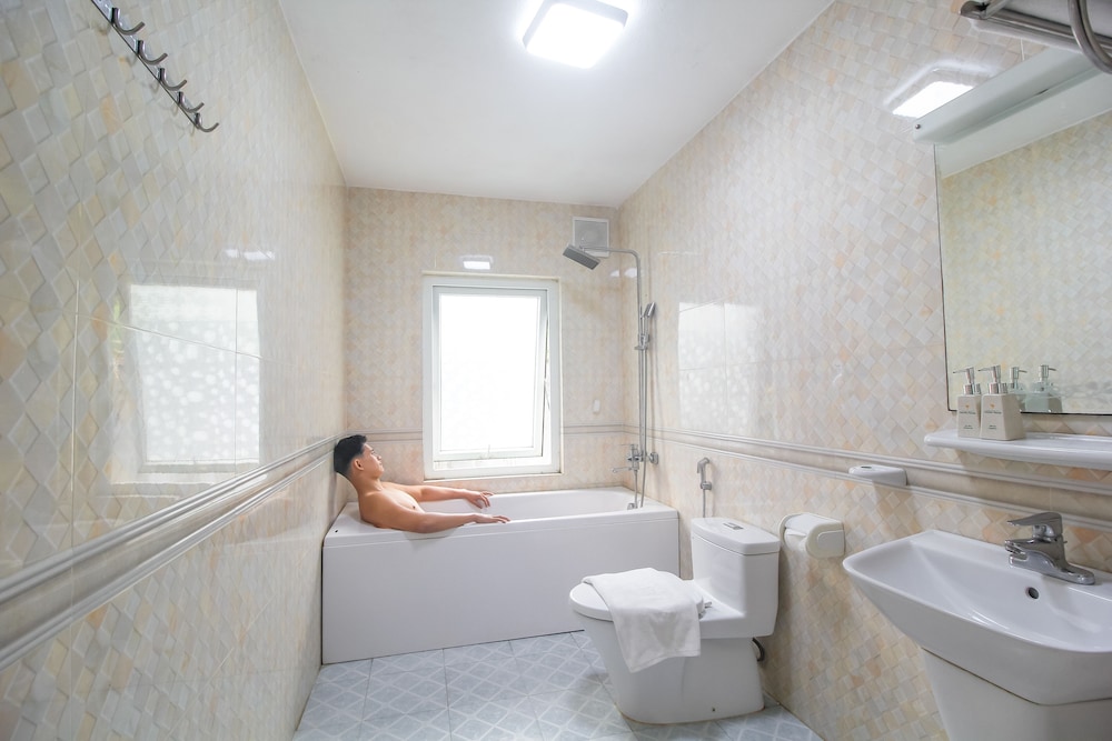Thung Nham Hotel & Resort 50/50