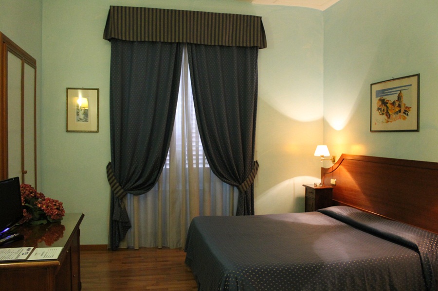 Room at Hotel Fiori, ROME