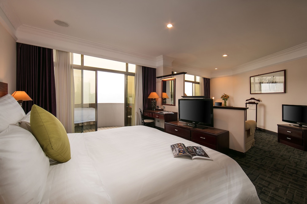 Lake Side Hotel 16/63