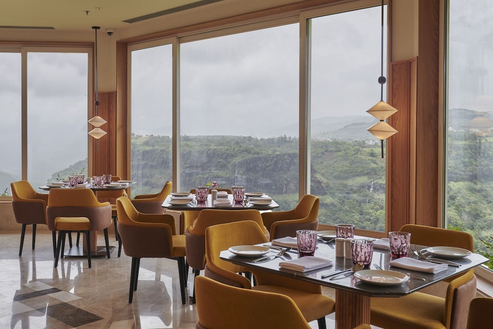 Athiva Resort & Spa Khandala 32/48