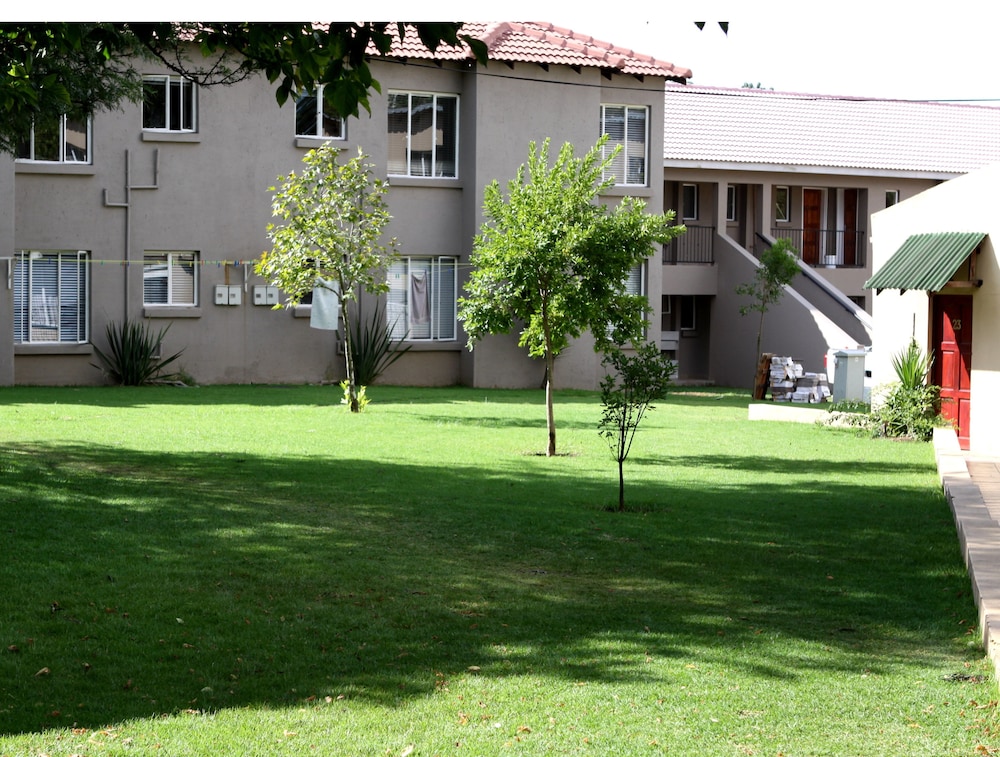 Airport Lodge Guest House 3/43