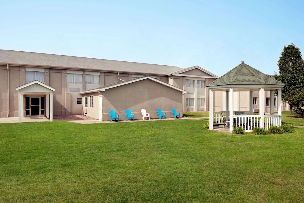 Baymont By Wyndham Des Moines North 40/41
