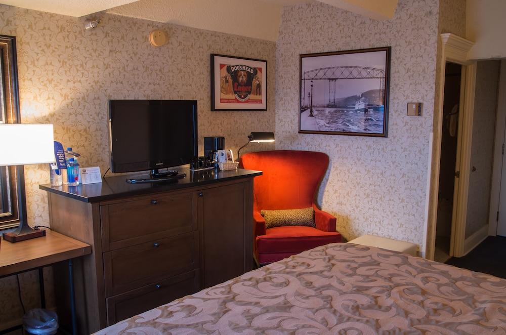 Fitgers Inn 4/55