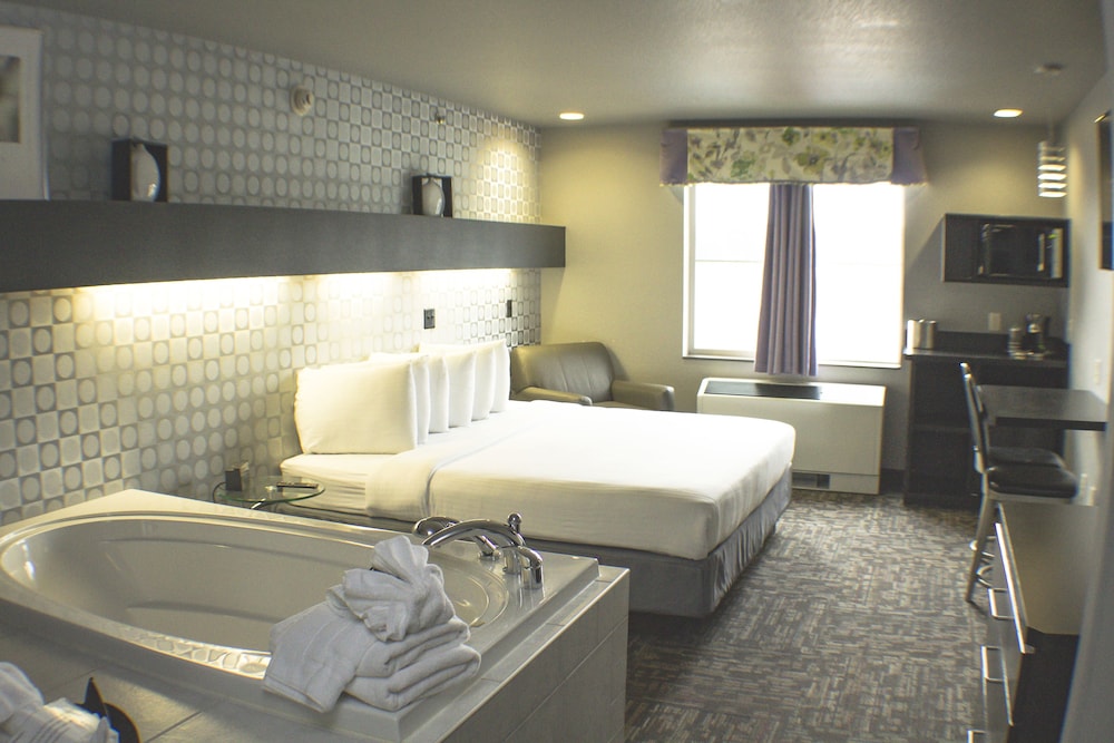 Metropolis Resort 24/67