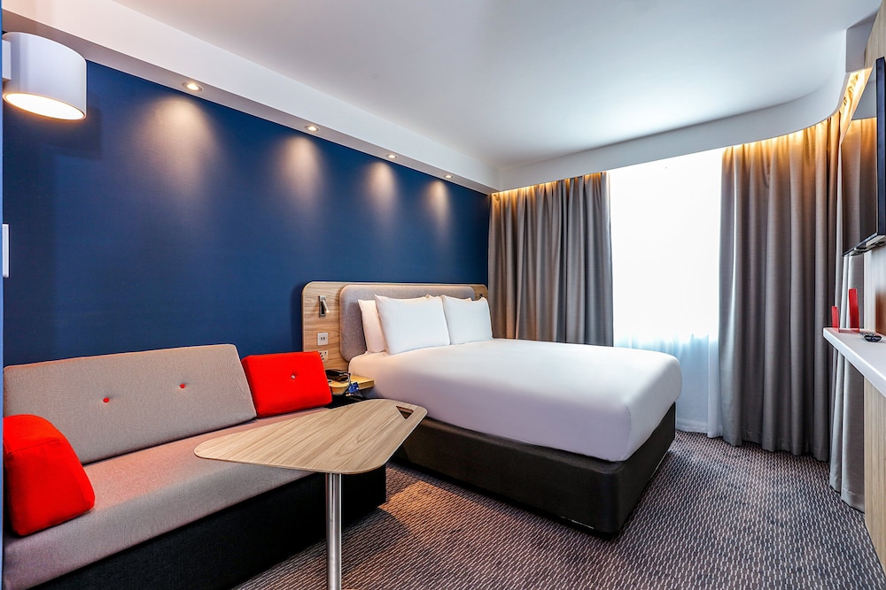 Holiday Inn Express Edinburgh City West 14/52