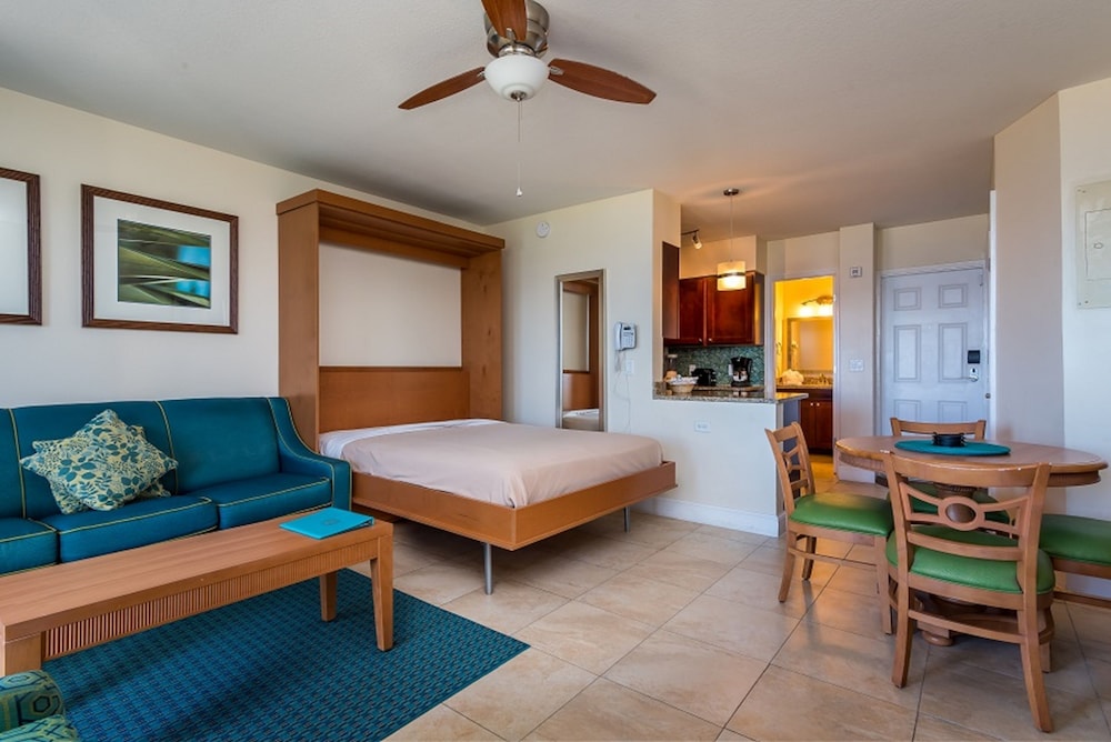 La Costa Beach Club 33/70