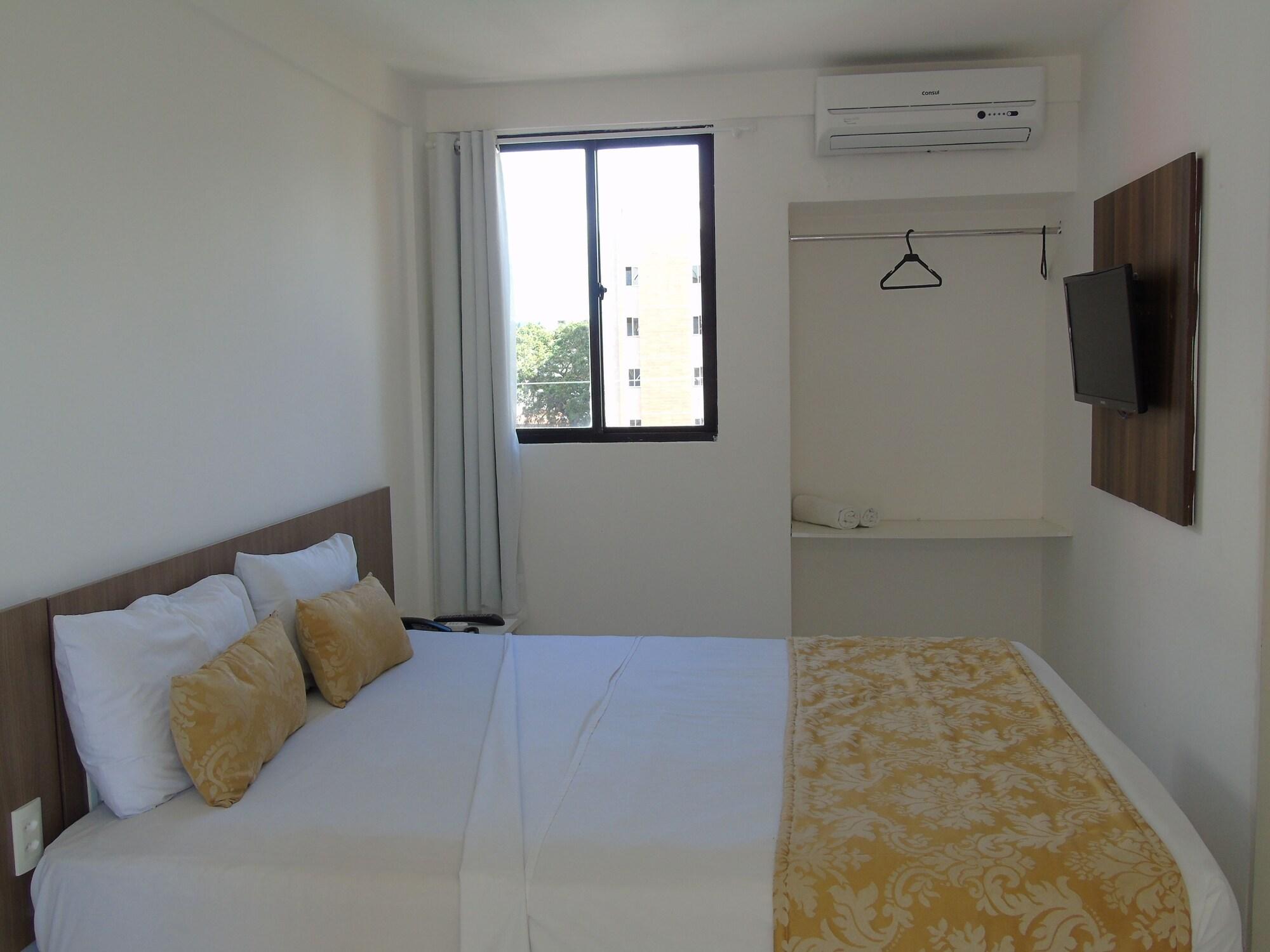 Blue Hotel 25/42