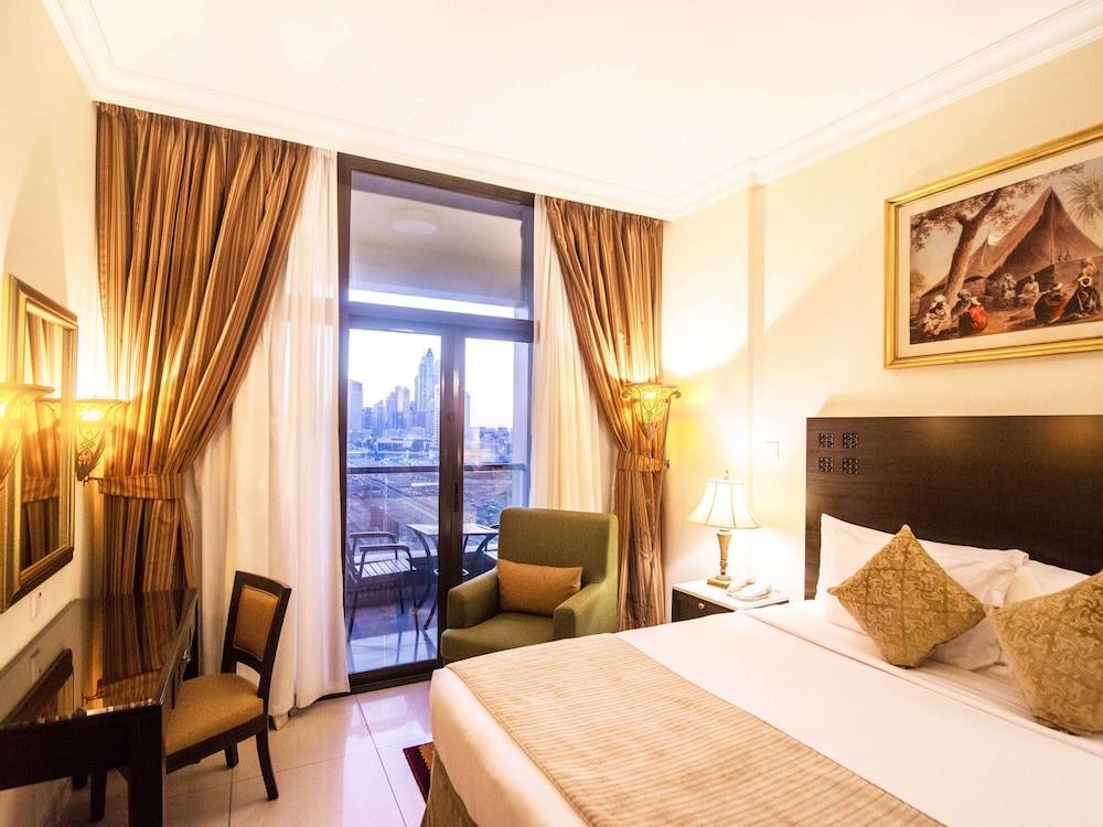 1 BEDROOM, APARTMENT, DOUBLE OR TWIN BED, SKYLINE VIEW