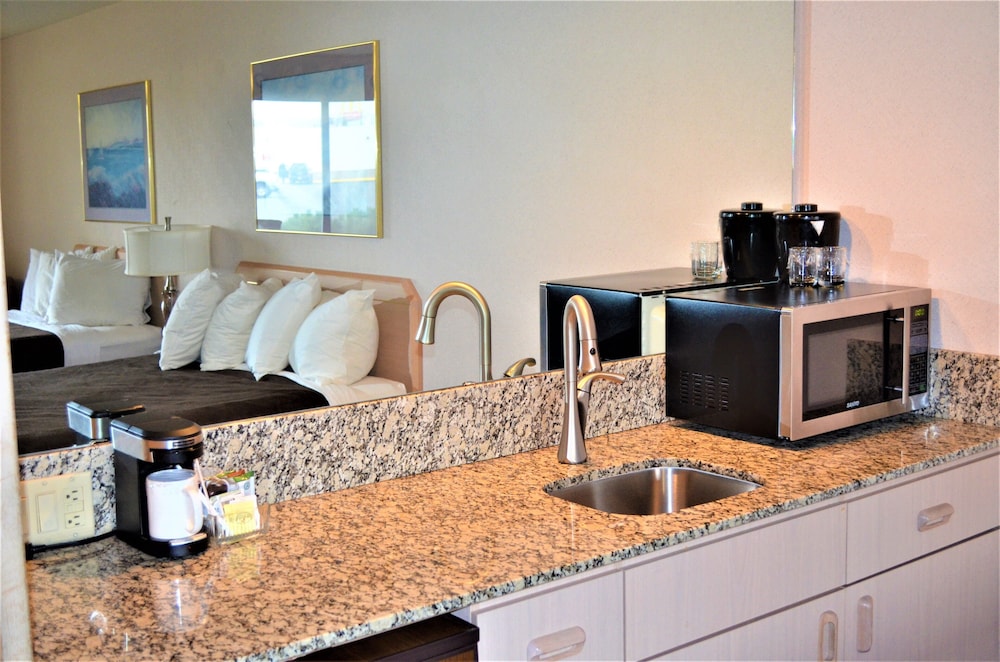 Columbia River Hotel, Ascend Hotel Collection 48/76