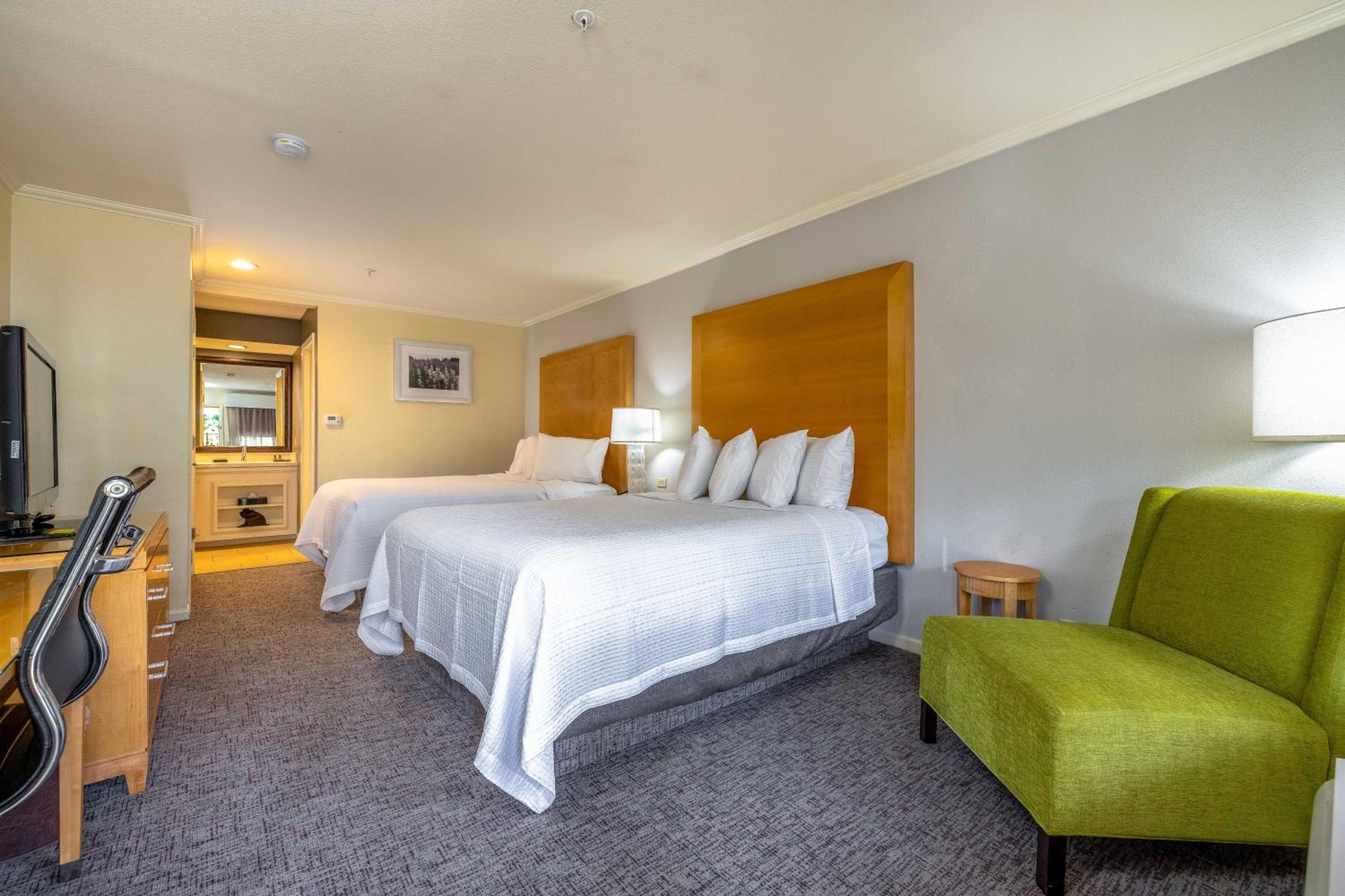 Interior, 2 Queen Beds, Best Western Plus Dixon Davis 4/7