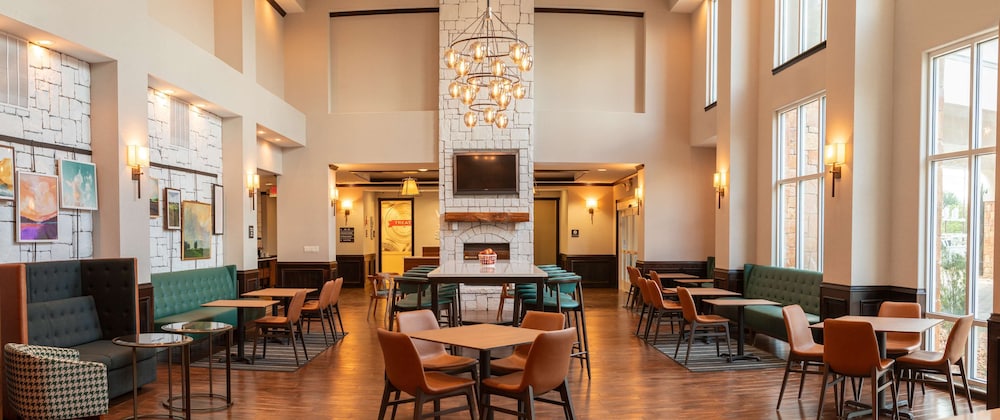 Hampton Inn Suites Boerne 44/63