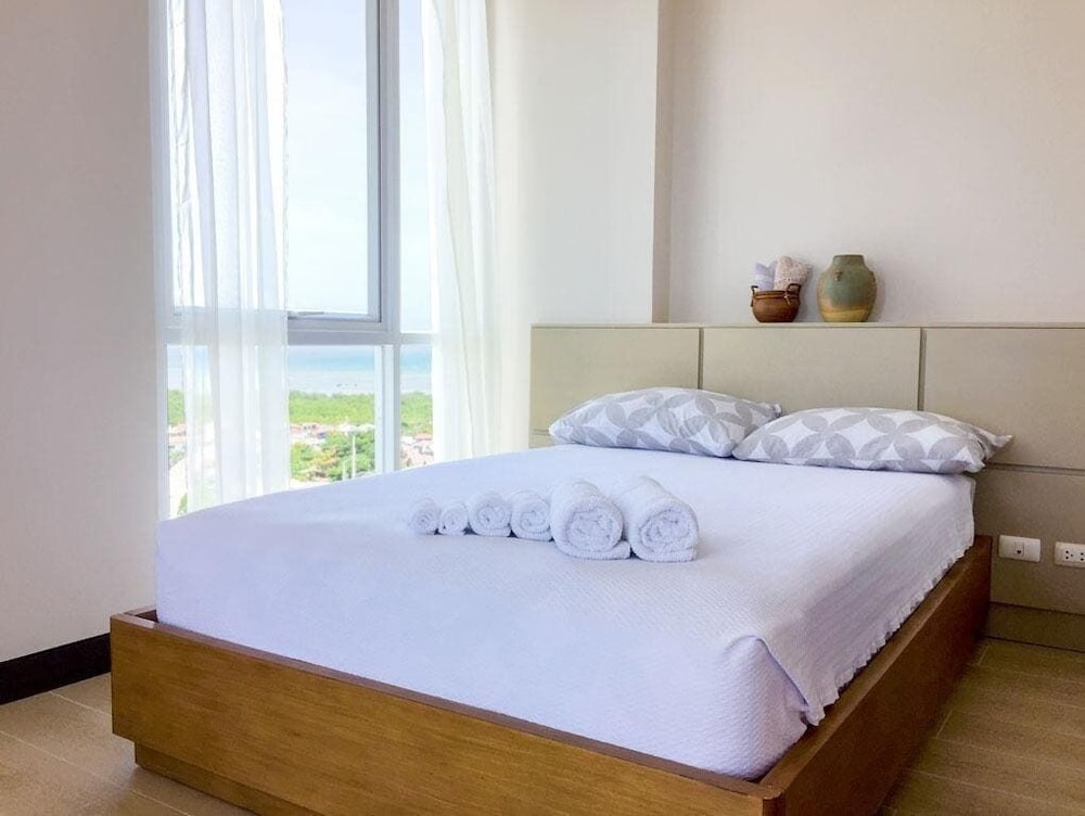 CSuites at 8 Newtown Residences 40/50