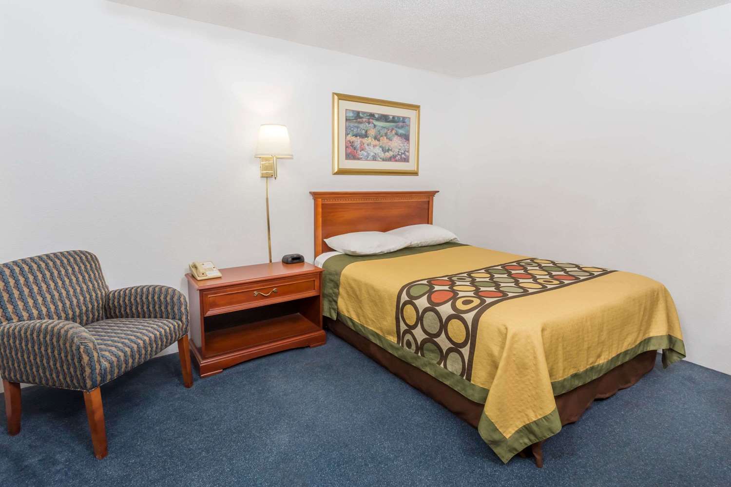 Super 8 by Wyndham Pontiac 11/25