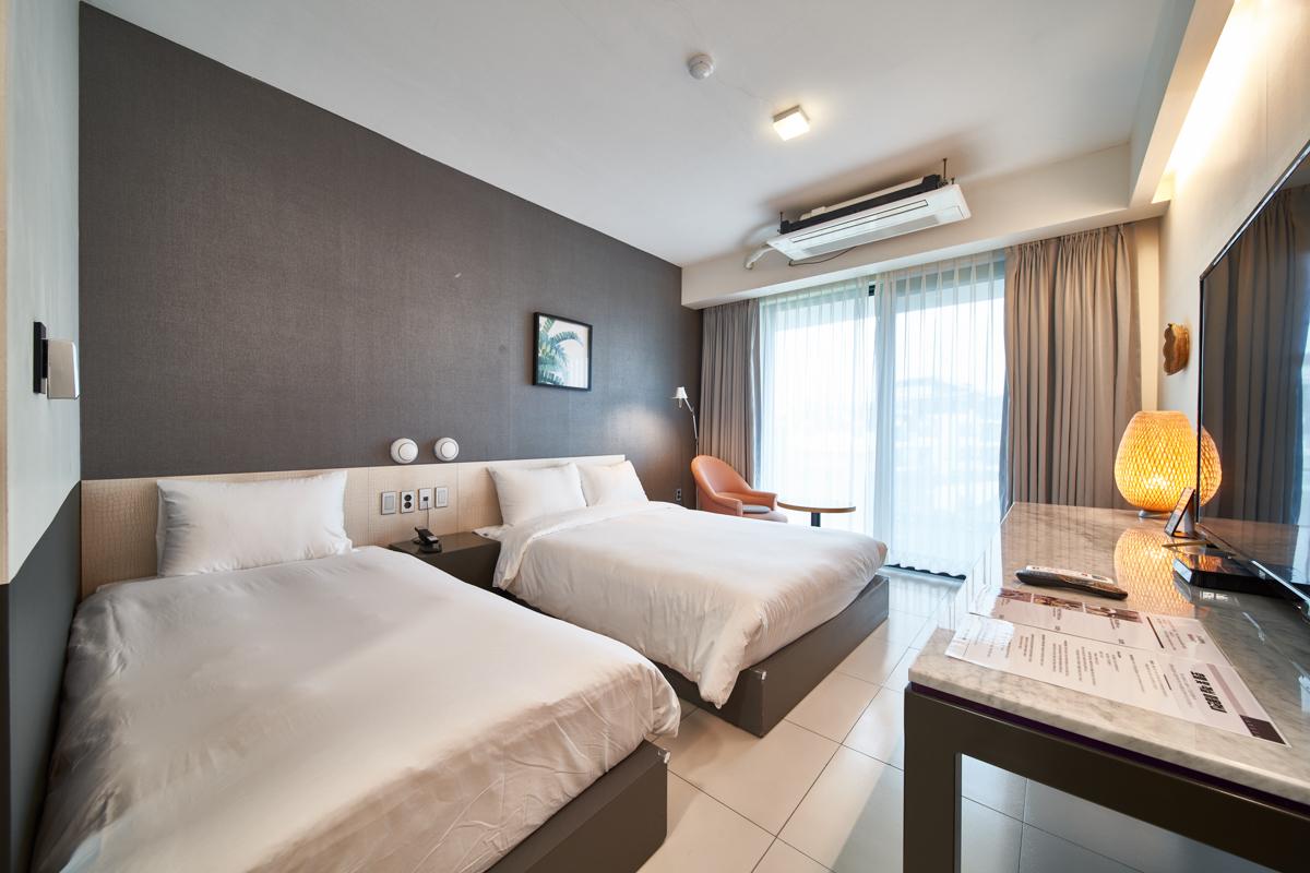DELUXE, TWIN BEDS, OCEAN VIEW