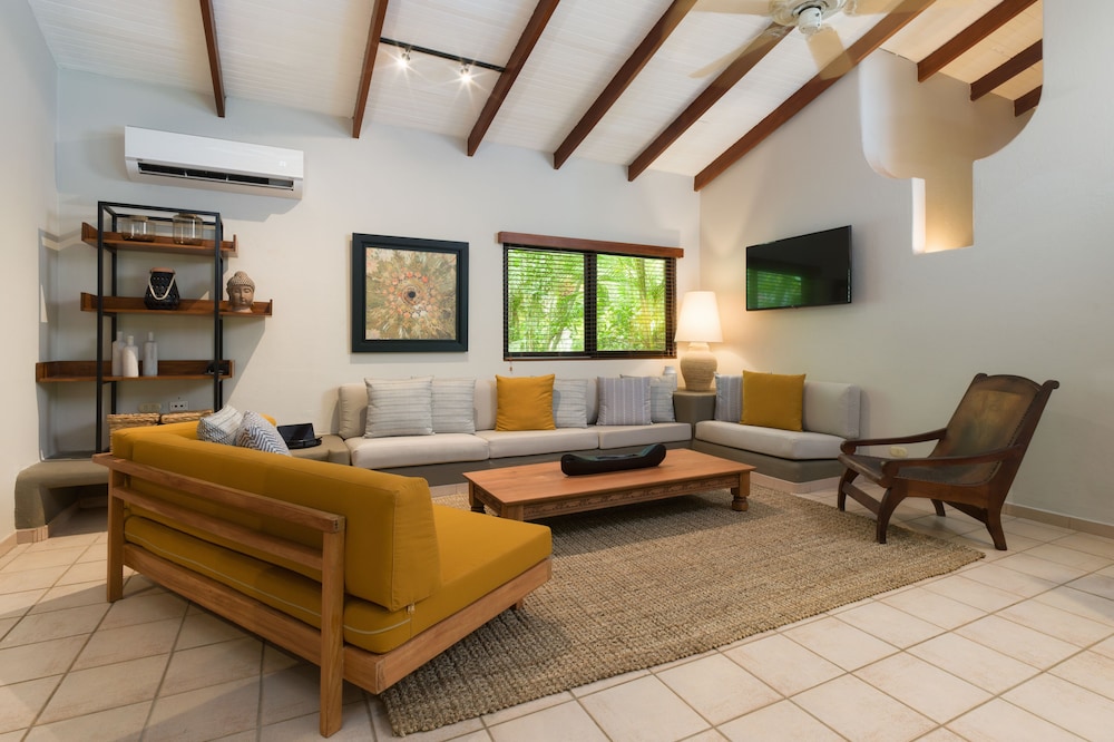 Cala Luna Boutique Hotel and Villas 59/86