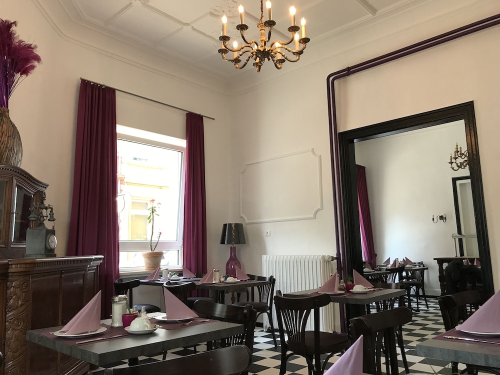 Hotel Mystique 32/50