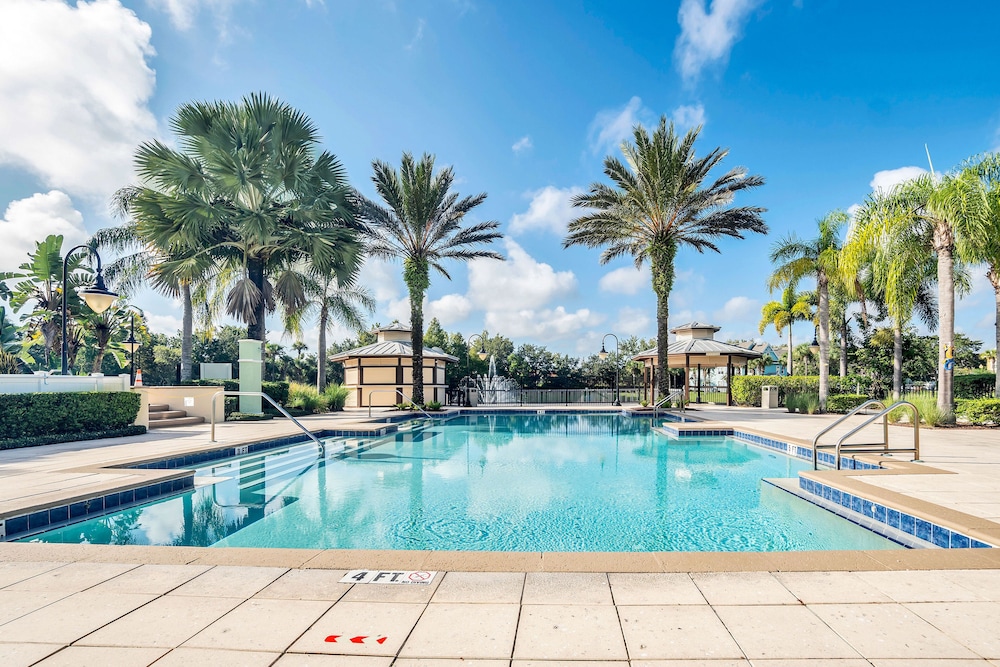Runaway Beach Club Resort 18/68