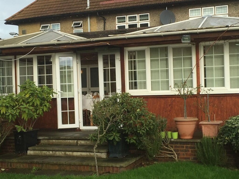 Colnbrook Lodge Guest House 1/20