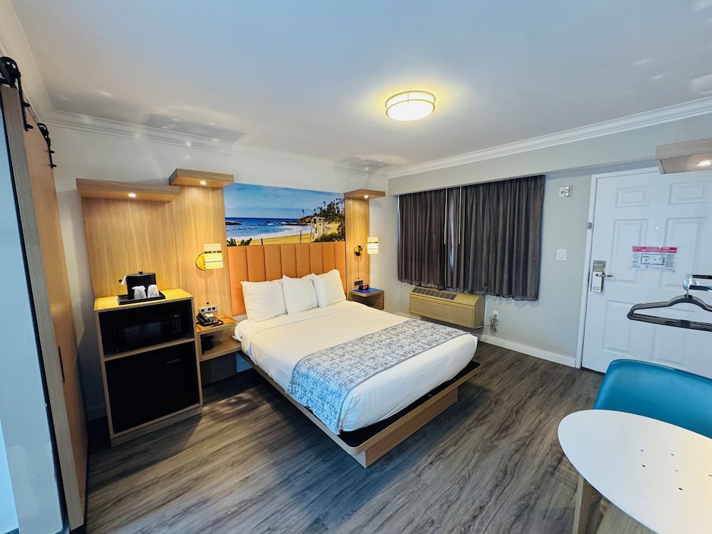 ROOM, QUEEN BED, ACCESSIBLE
