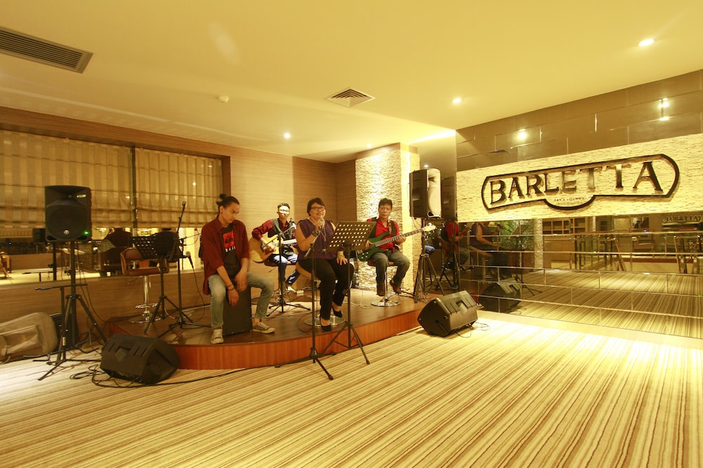 Fox Hotel Nagoya Batam 41/69