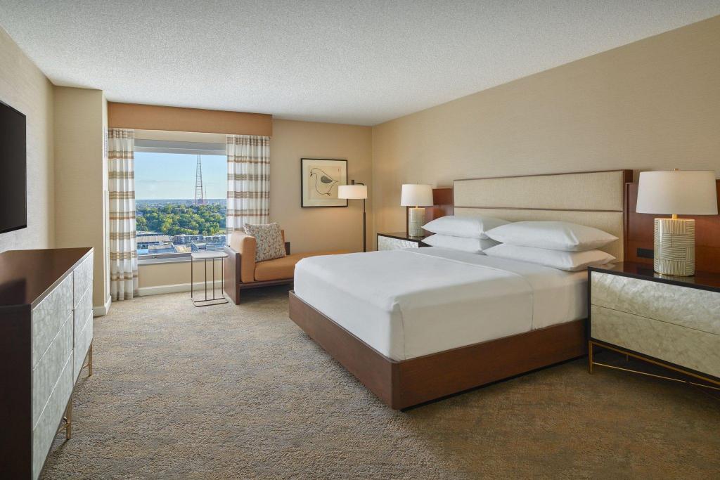 1 Bedroom, Presidential, G, Suite, King Bed, Skyline View, High Floor