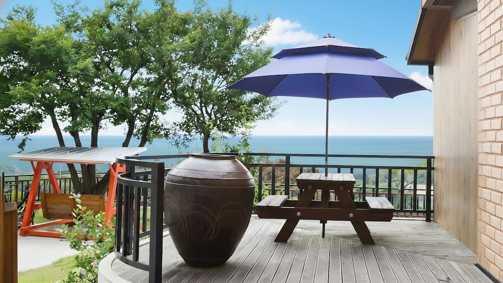 Yeosu Hwangto Pension 40/50