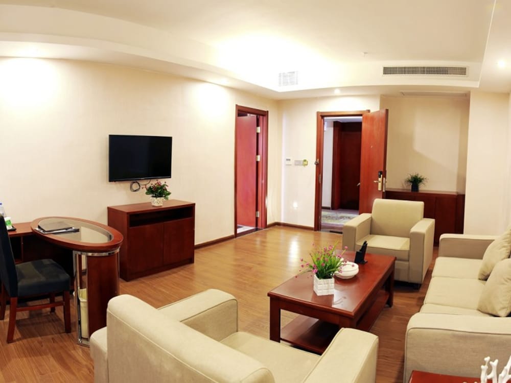 GREENTREE INN JIEYANG KONGGANG DISTRICT NORTH WANGJIANG ROAD HOTEL 28/39