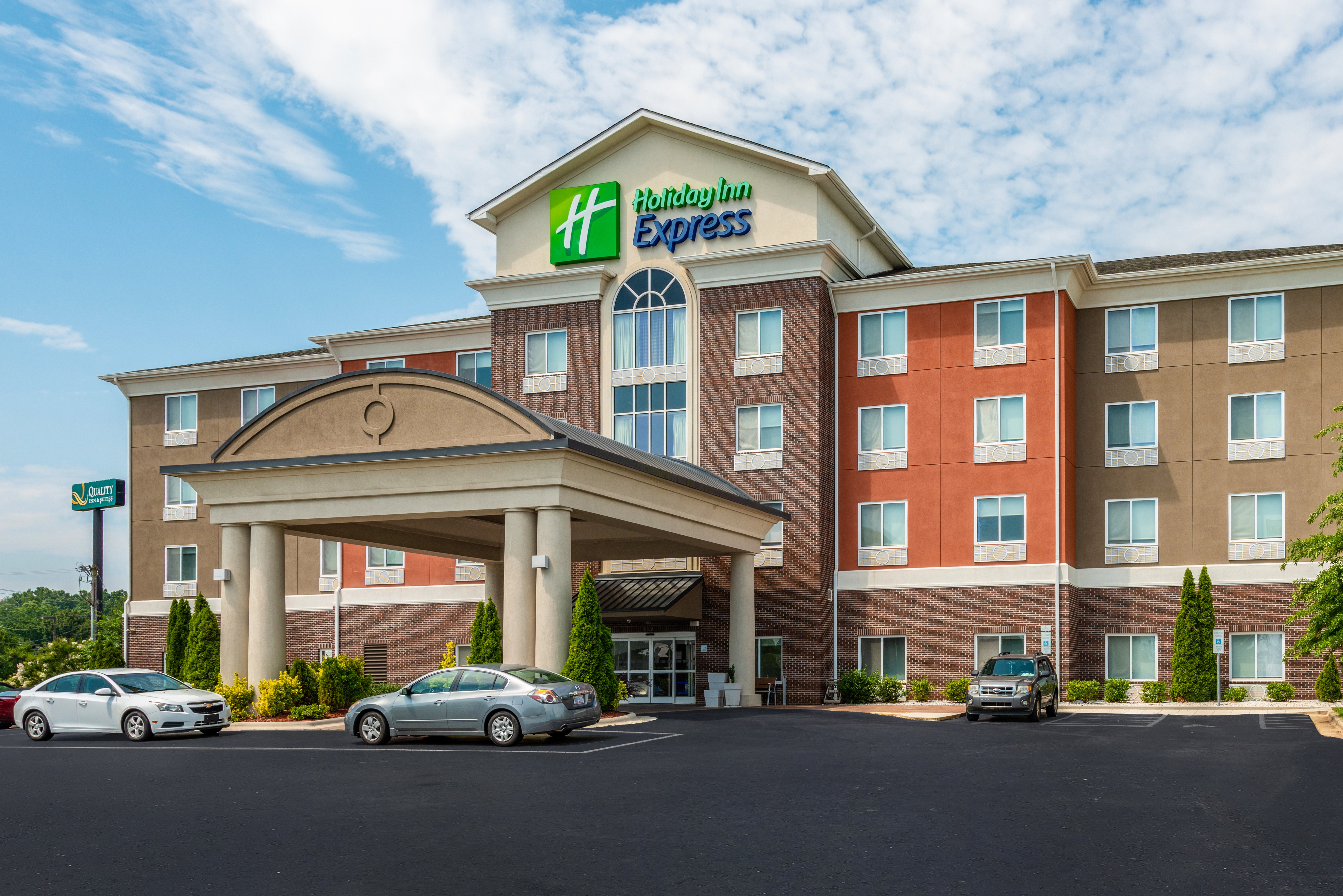 Holiday Inn Express Hotel And Suites Statesville 56/59