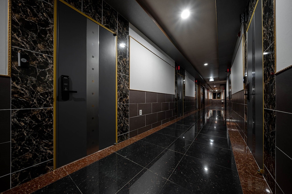 F1 Hotel 22/32