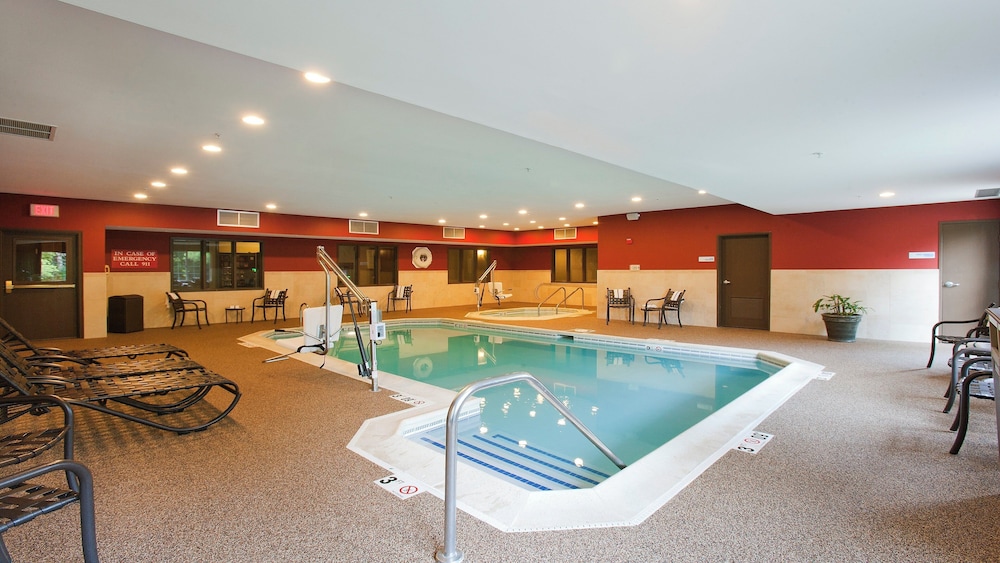 Holiday Inn Express Hotel And Suites Chicago Deerfield Lincoln 27/50