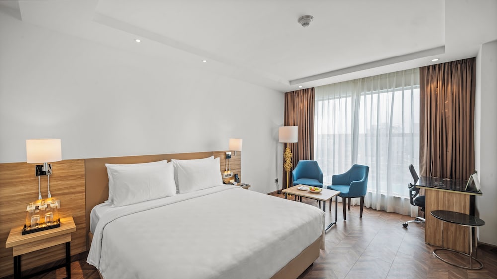 Grand, Club, Double Bed, River View