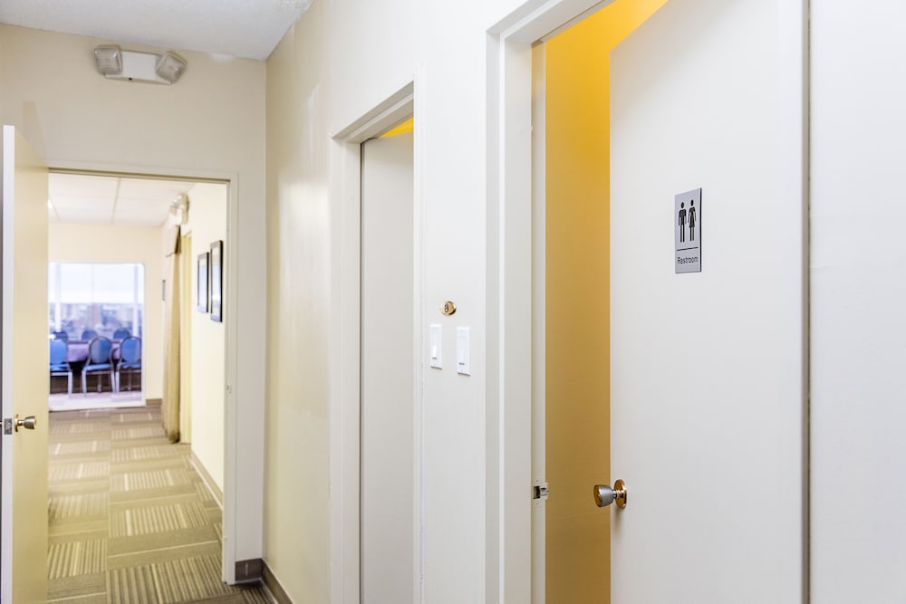 Campus Tower Suite Hotel 16/67
