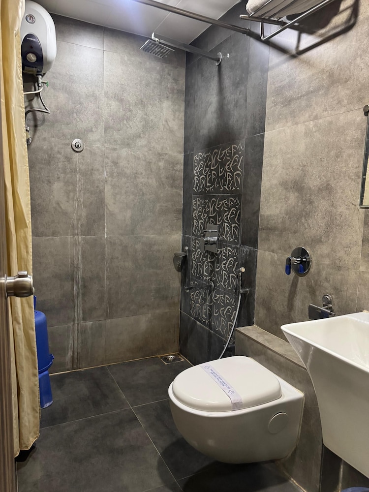 OYO Rooms Thaltej SG Highway 49/51