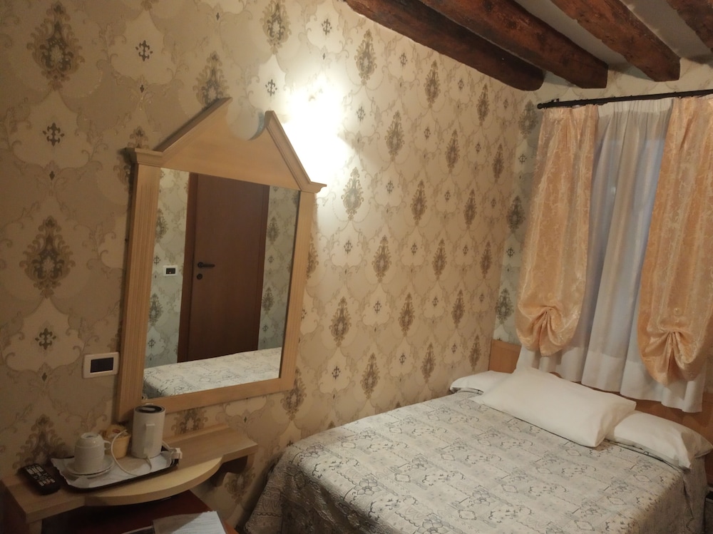 Tintoretto Hotel 43/79