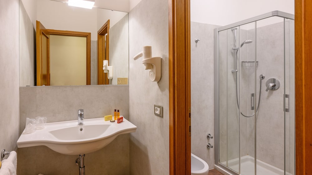Albergo Reggio 56/63