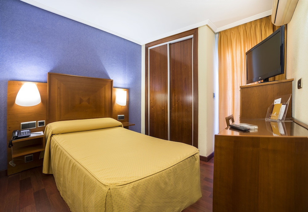 ROOM, SINGLE
