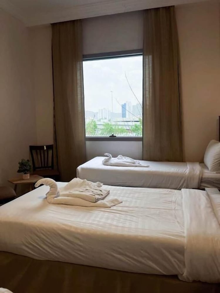 Hussein Hassan Ali Bayari Hotel 37/61