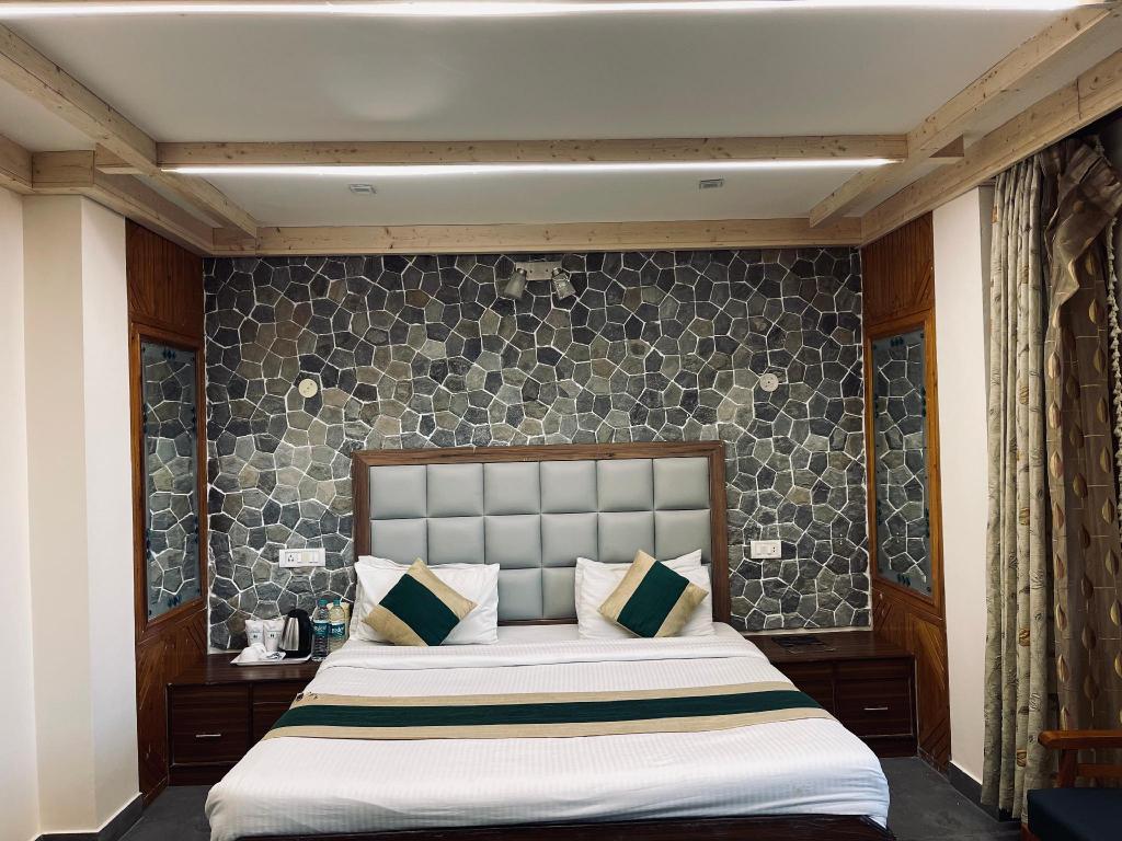 Super, Deluxe, King Bed, Balcony