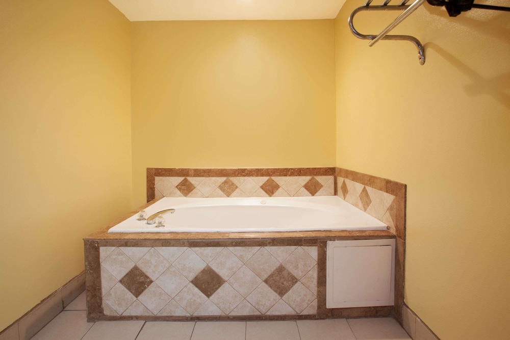 Days Inn by Wyndham Covington 19/23