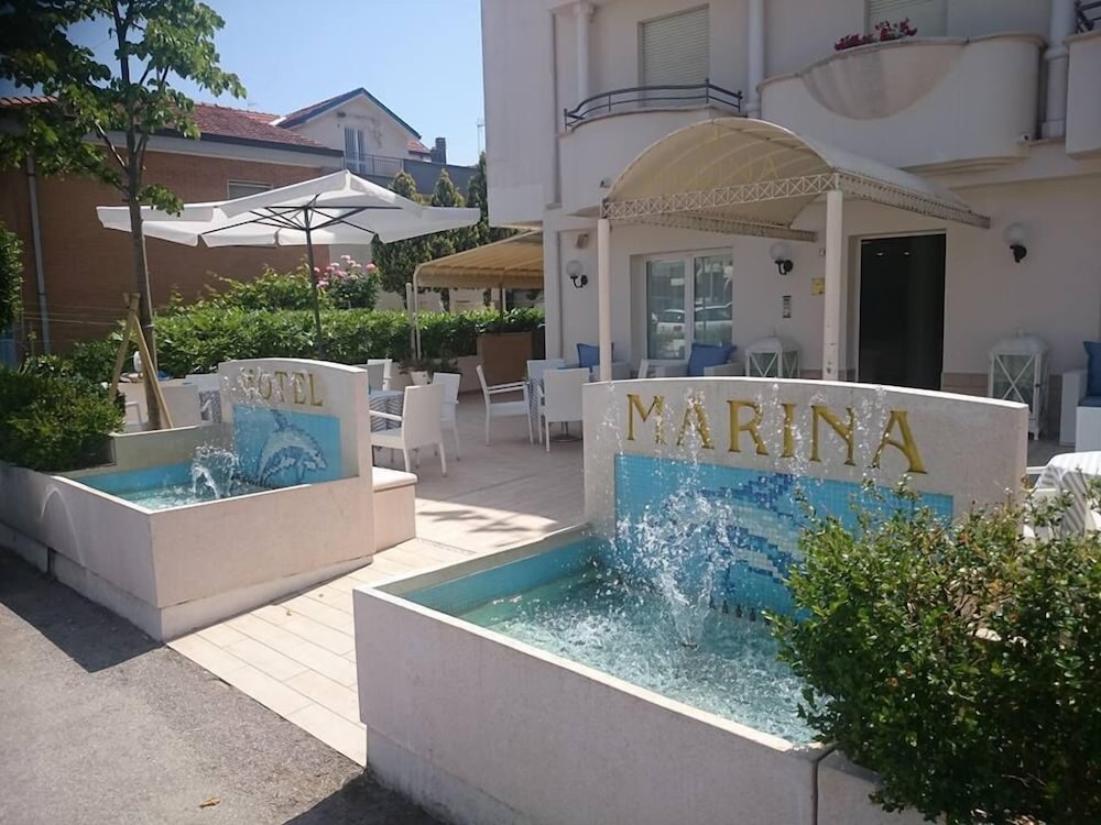 Hotel Marina 3/58