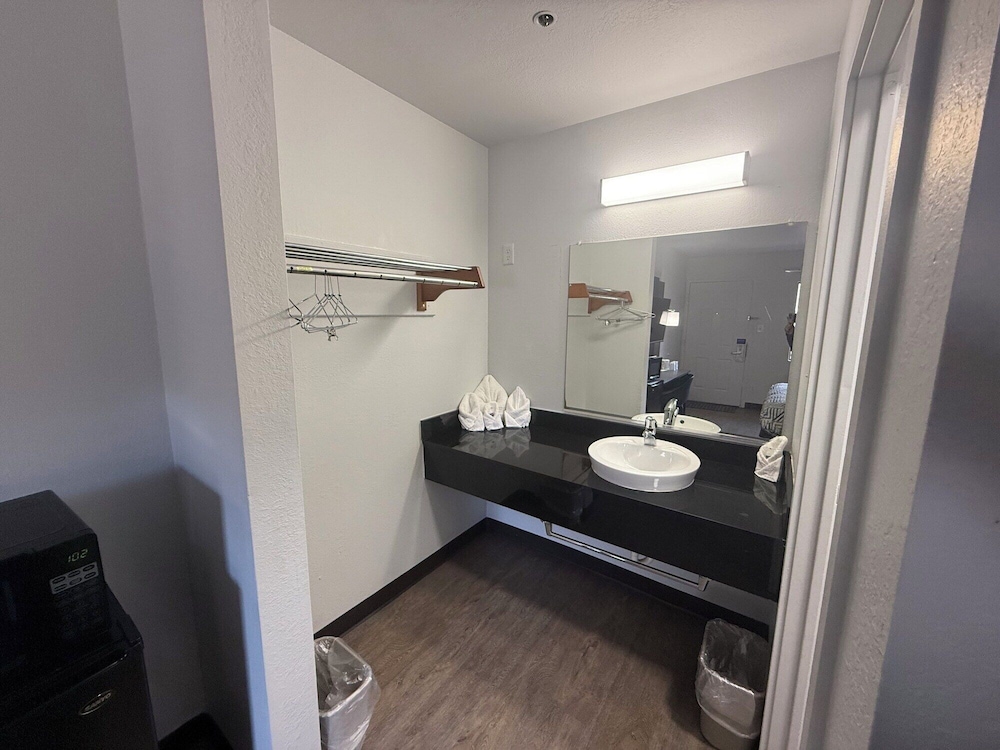Motel6 Des Moines, IA - North 59/61