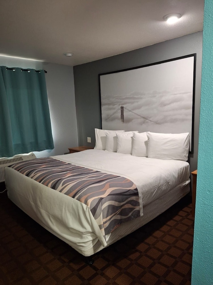 McGoverns Hotel and Suites 6/45