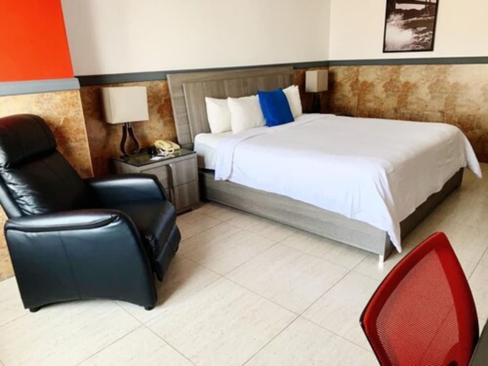 Beverly Hills: Hotel & Business 14/62